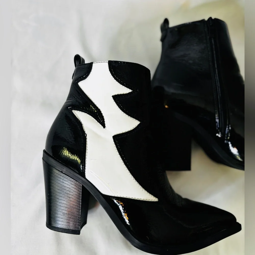 RARE Jeeini of Paris Black and‎ White Patent Leather Heel Ankles Boots 8.5